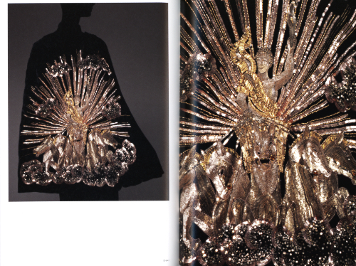 Mode Surreal – A Crazy Love for Wearing